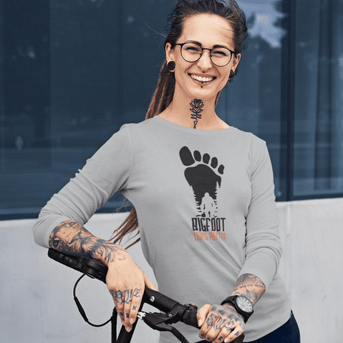 Bigfoot Lives Matters Women Longsleeve Gray Model