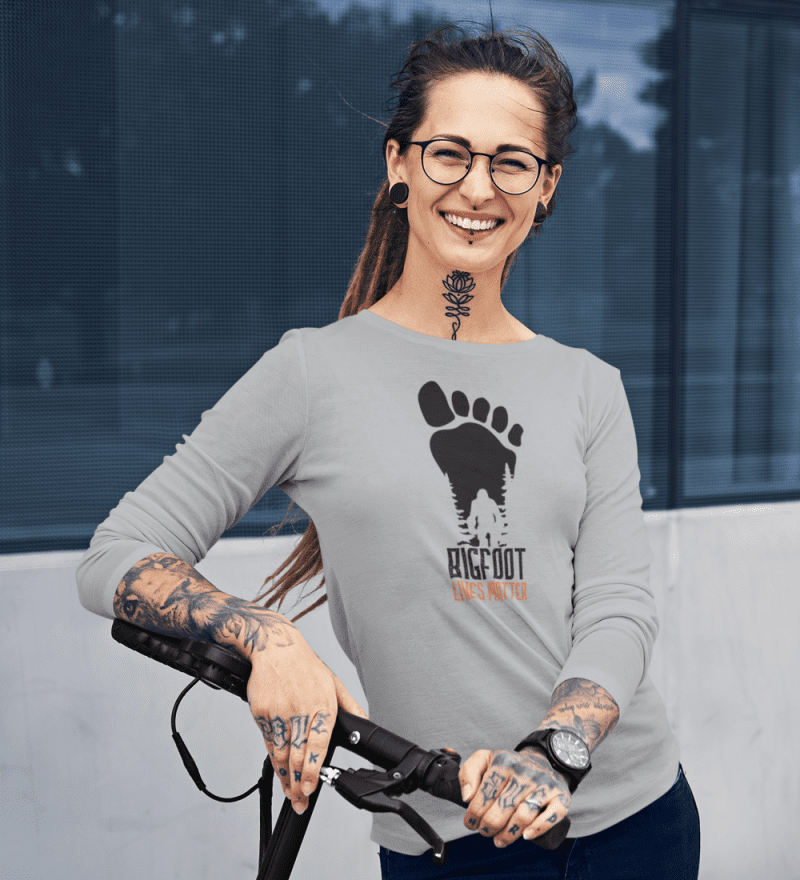 Bigfoot Lives Matters Women Longsleeve Gray Model